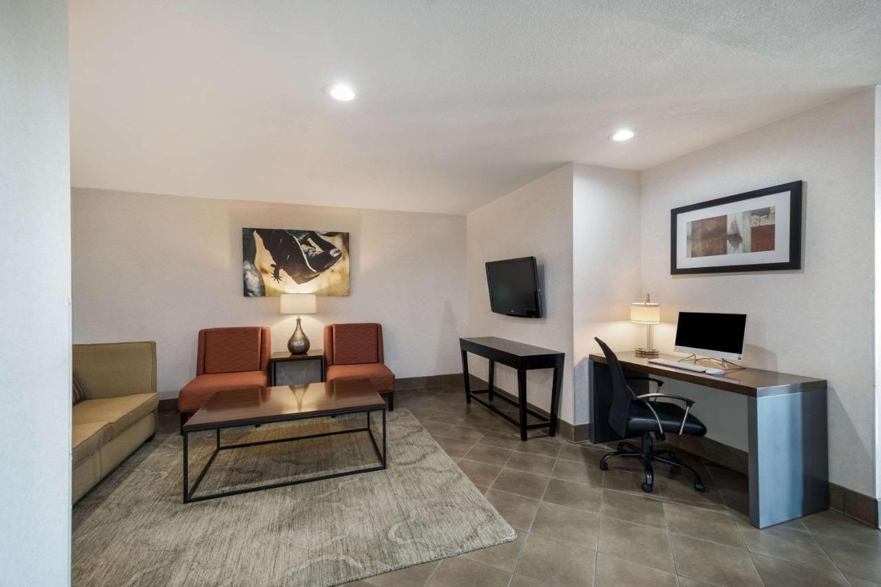 Quality Inn & Suites Garland - East Dallas Экстерьер фото