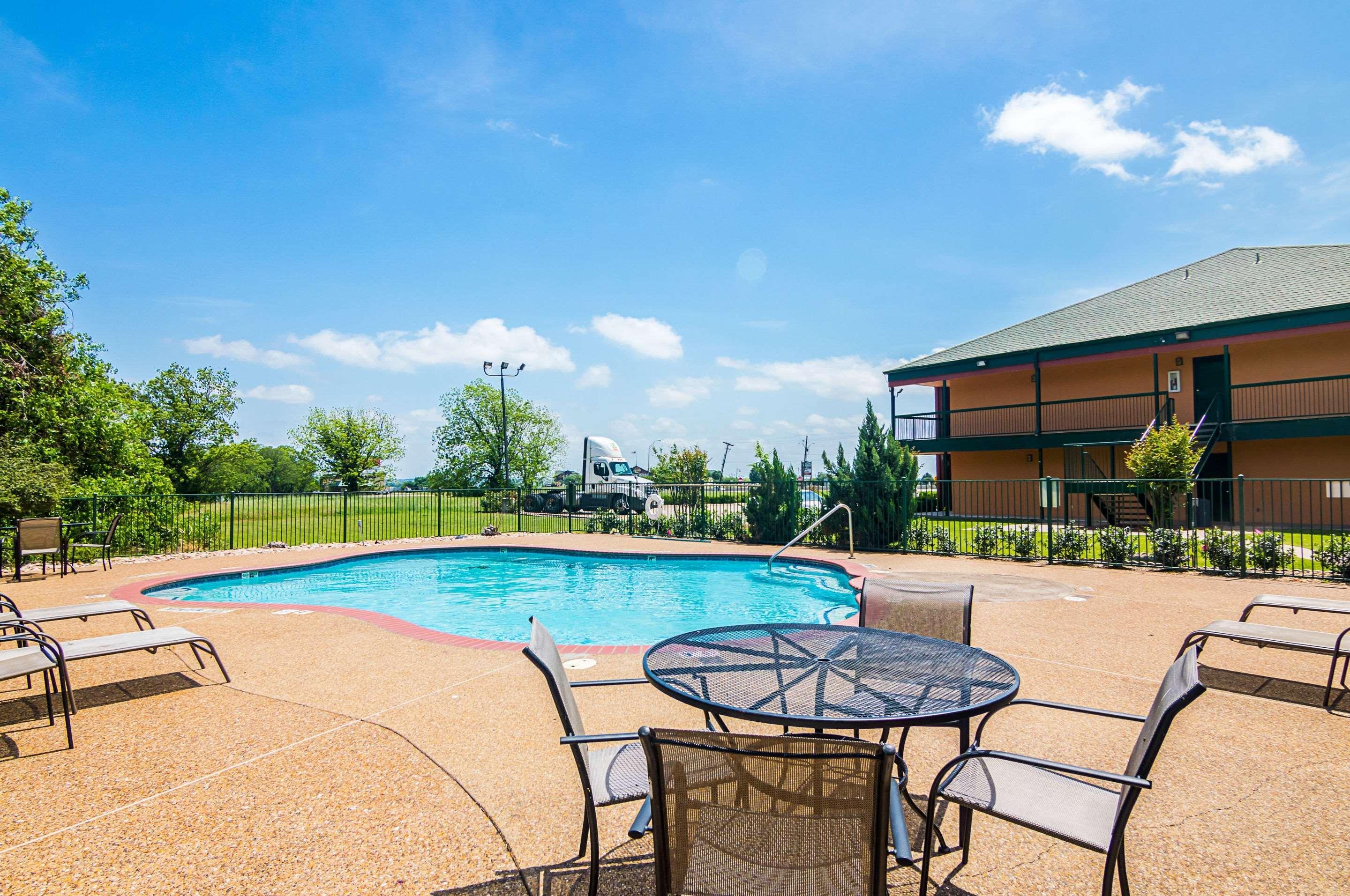 Quality Inn & Suites Garland - East Dallas Экстерьер фото