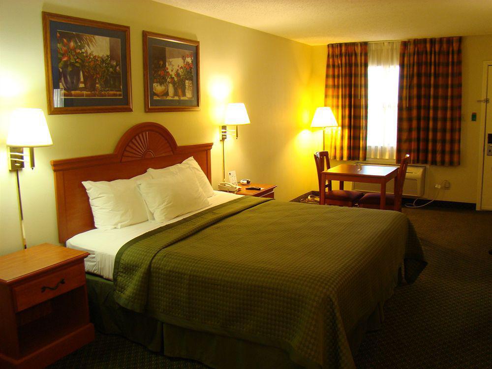 Quality Inn & Suites Garland - East Dallas Номер фото